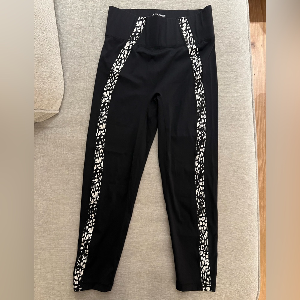 All access cropped leggings